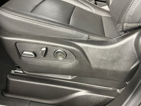 Used 2024 GMC Yukon XL Denali image 25