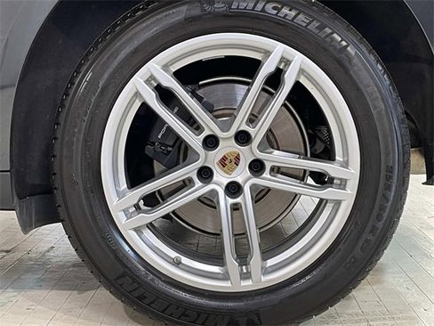 Used 2025 Porsche Macan image 14
