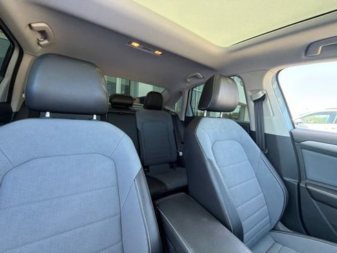 Used 2025 Volkswagen Jetta SE FWD image 30