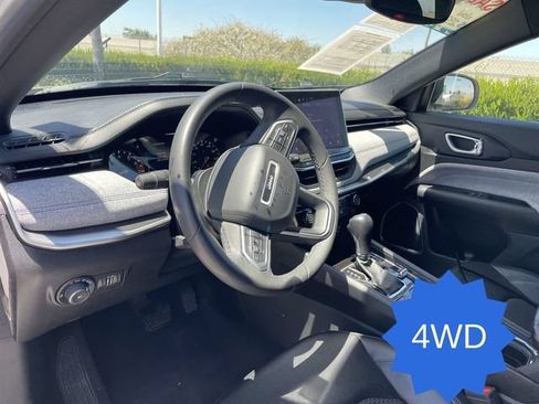 Used 2024 Jeep Compass Latitude AWD/4WD image 10