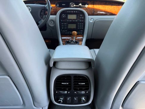 Used 2008 Jaguar XJ8 RWD image 20