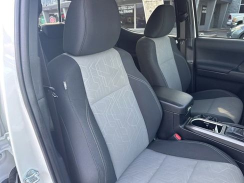 Used 2023 Toyota Tacoma TRD Off-Road image 17