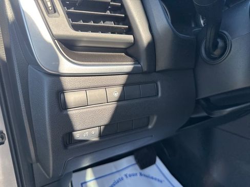 Used 2023 Nissan Rogue SV image 16