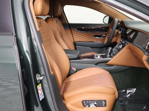 Certified 2023 Bentley Flying Spur S V8 AWD/4WD image 32