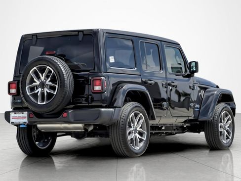 Used 2024 Jeep Wrangler Unlimited AWD/4WD image 5
