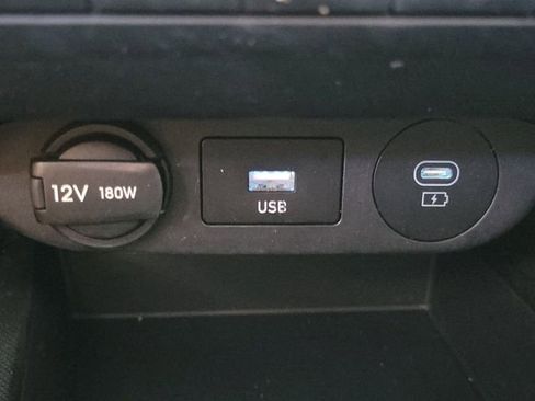 Used 2024 Hyundai Elantra SE image 9