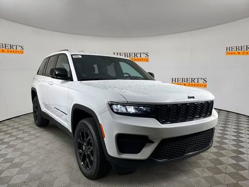 New 2025 Jeep Grand Cherokee Altitude image 3