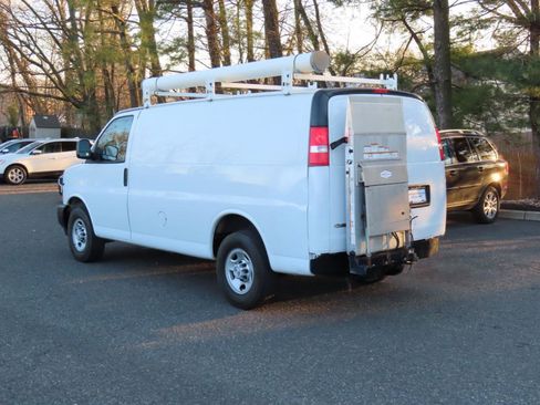 Used 2019 Chevrolet Express 3500 w/ Driver Convenience Package image 3