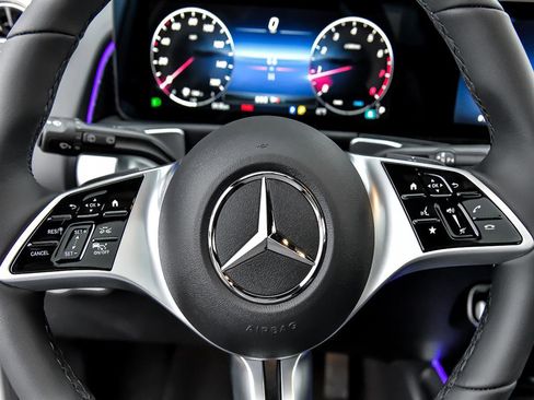 Certified 2025 Mercedes-Benz GLB 250 GLB 250 4MATIC image 17