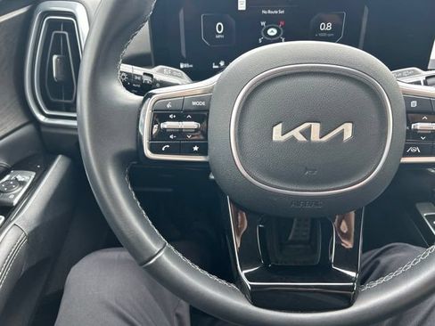 Used 2025 Kia Sorento SX AWD/4WD image 17