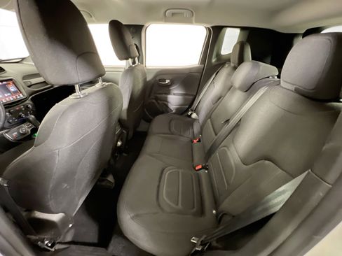 Used 2022 Jeep Renegade Latitude w/ Convenience Group image 24