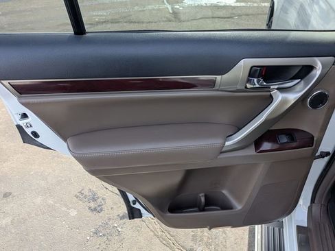 Used 2017 Lexus GX 460 Luxury w/ Sport Design Package image 29