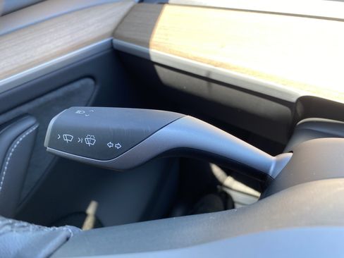 Used 2024 Tesla Model Y Long Range AWD/4WD image 21