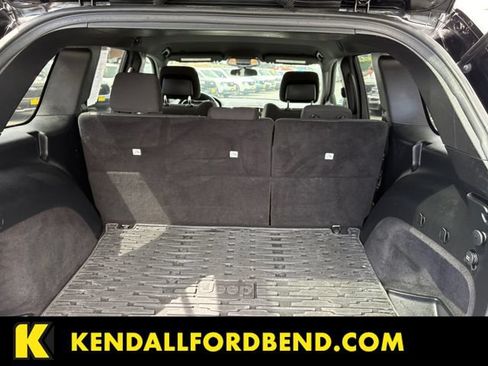 Used 2020 Jeep Grand Cherokee Laredo AWD/4WD image 22