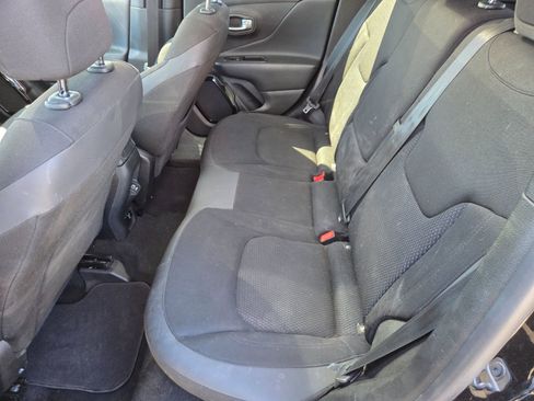 Used 2018 Jeep Renegade Altitude w/ UConnect 8.4 Nav Group AWD/4WD image 10