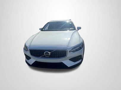 Used 2025 Volvo V60 B5 Cross Country Plus w/ Protection Package Premier