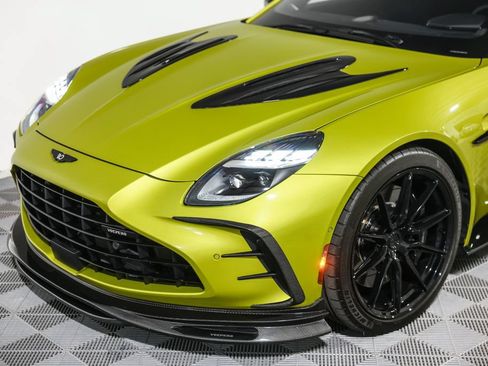 Used 2025 Aston Martin V8 Vantage Coupe RWD image 19