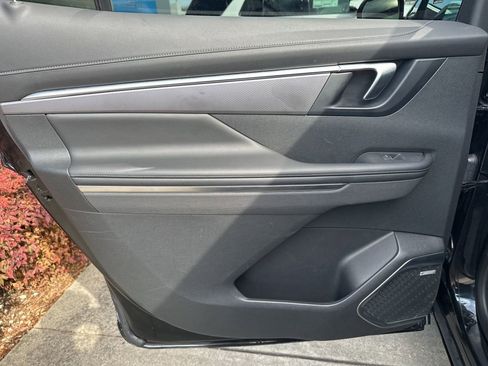 Used 2025 Buick Enclave Sport Touring image 12