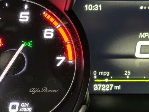 Used 2018 Alfa Romeo Giulia Ti w/ TI Leather Package RWD image 18