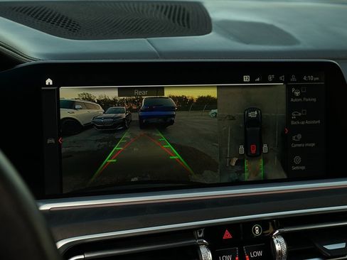 Used 2021 BMW X7 M50i image 16