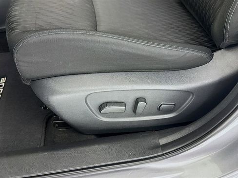 Used 2018 Nissan Rogue SV image 18