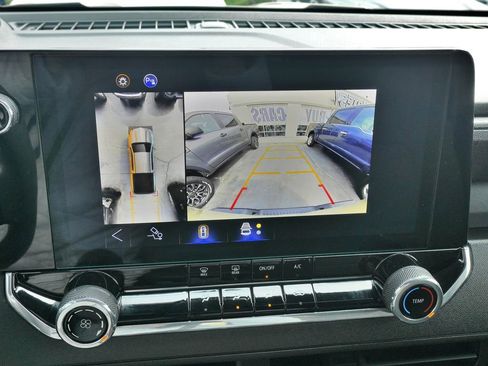 Used 2024 Chevrolet Colorado Trail Boss w/ Technology Package image 32