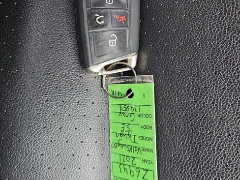 Used 2021 Volkswagen Tiguan SE image 28