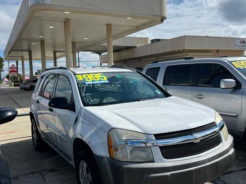 Used 2005 Chevrolet Equinox LS FWD image 2