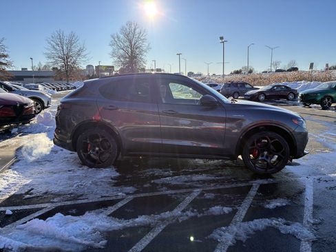 Certified 2024 Alfa Romeo Stelvio Veloce image 5