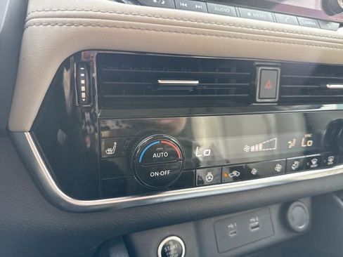 Used 2022 Nissan Rogue SV w/ SV Premium Package image 6