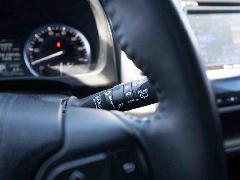 Used 2016 Toyota Highlander Plus image 14