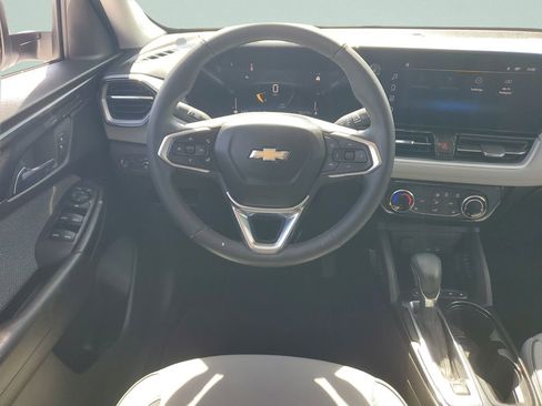 Used 2024 Chevrolet TrailBlazer LT w/ LT Cold Weather Package FWD image 12