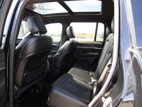 Used 2024 Jeep Grand Cherokee Limited w/ Black Appearance Package image 13