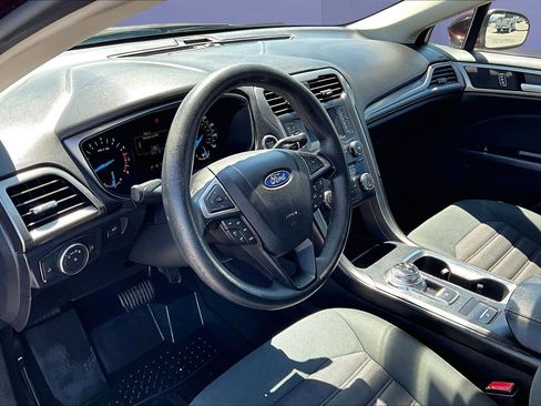 Used 2017 Ford Fusion SE image 17