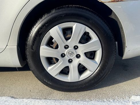 Used 2011 Toyota Camry LE image 7