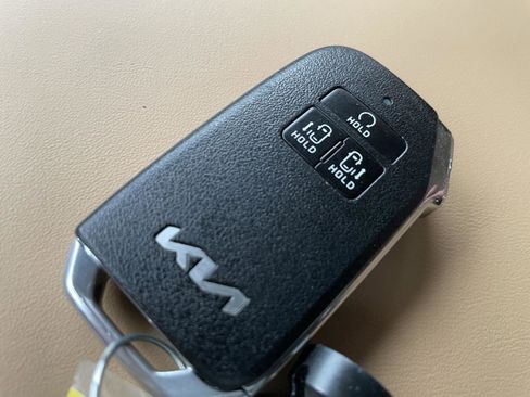 Used 2023 Kia Carnival EX image 35