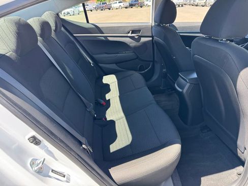Used 2019 Hyundai Elantra SE w/ Cargo Package FWD image 15
