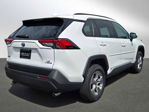 Used 2024 Toyota RAV4 LE AWD/4WD image 3