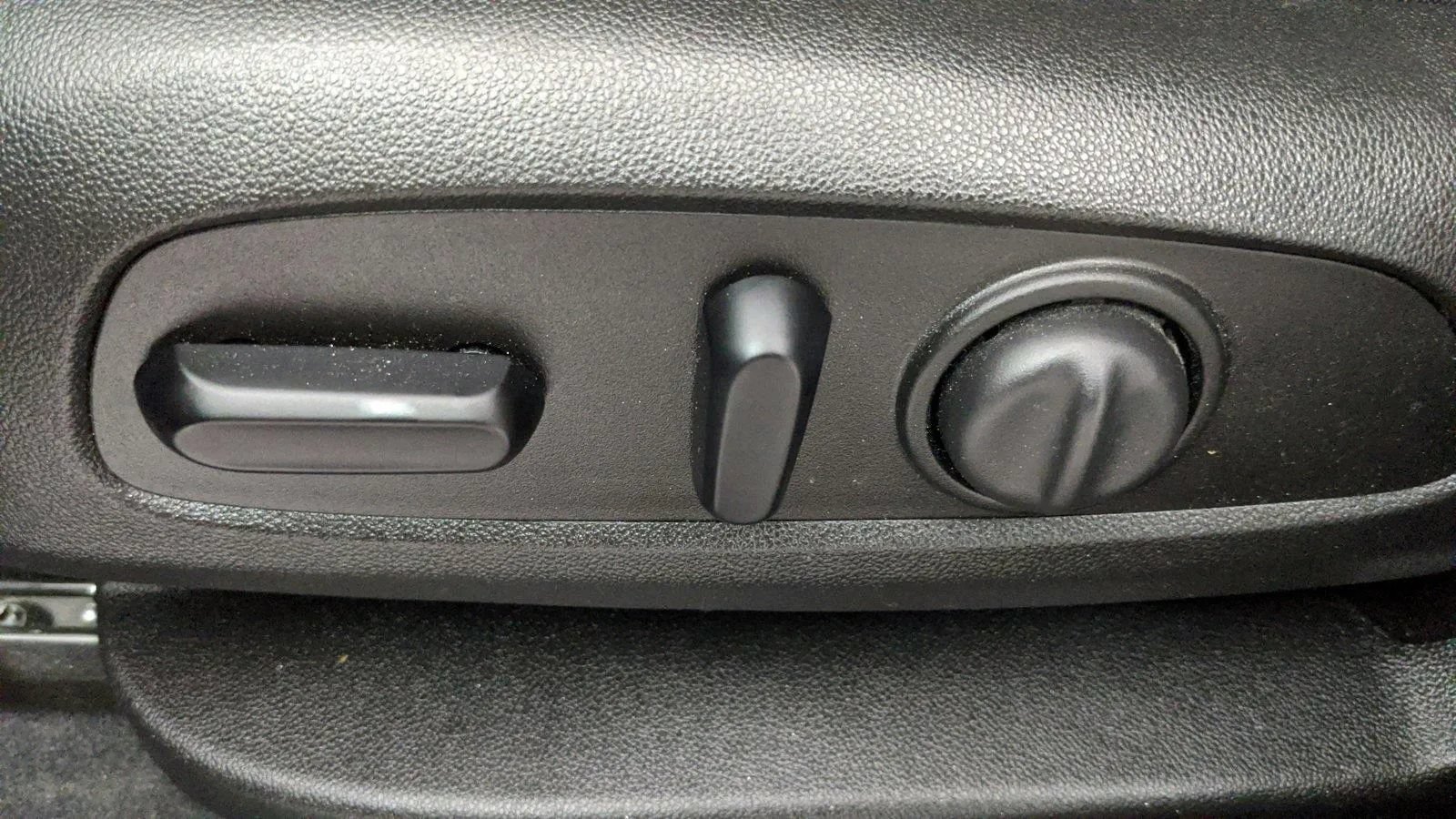 Used 2020 Chevrolet Equinox LT FWD image 35