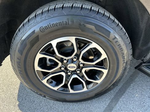 Used 2024 Ford Expedition Max XLT image 9