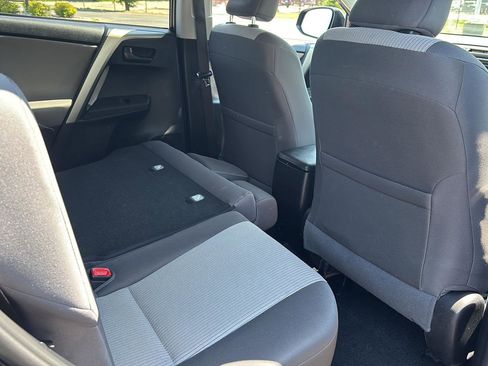 Used 2015 Toyota RAV4 LE FWD image 18