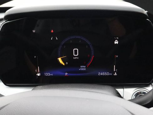 Used 2025 Chevrolet Trax LT FWD image 27