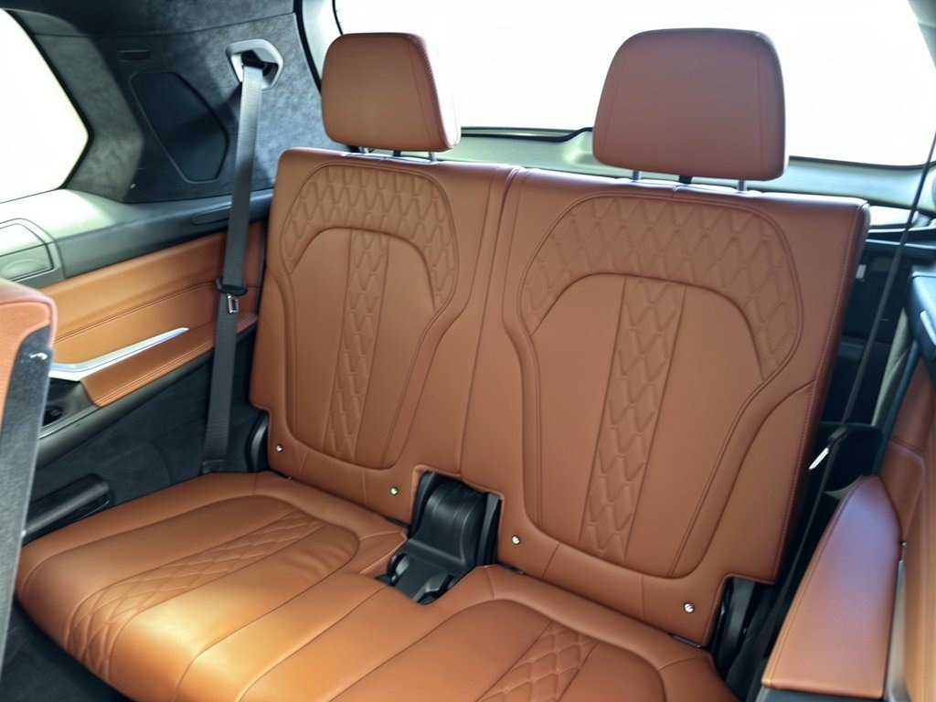 Used 2022 BMW X7 M50i AWD/4WD image 31