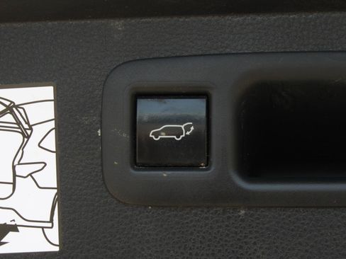 Used 2023 Toyota Highlander Limited AWD/4WD image 9