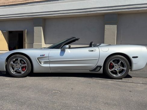 Used 2001 Chevrolet Corvette Convertible w/ Preferred Equipment Group2 RWD image 2