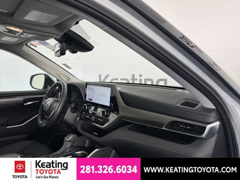 Certified 2024 Toyota Highlander Limited AWD/4WD image 24