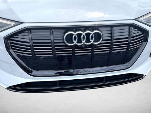 Used 2022 Audi e-tron Premium AWD/4WD image 30