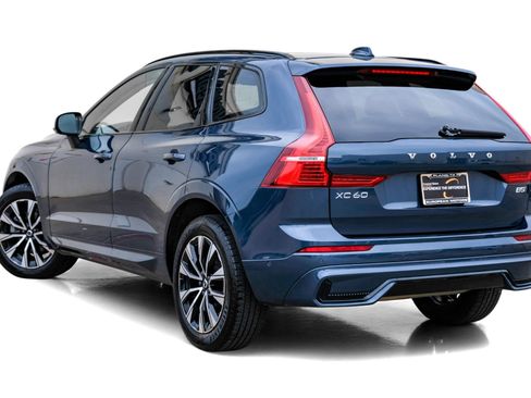 Used 2023 Volvo XC60 B5 Plus image 10