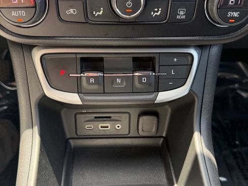 Used 2022 GMC Terrain SLT FWD image 21