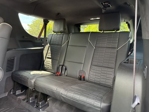 Used 2025 Cadillac Escalade ESV Sport Platinum w/ LPO, ONYX Package AWD/4WD image 11